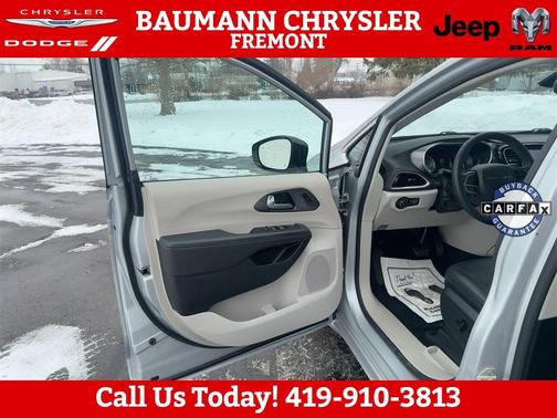 2024 Chrysler Pacifica Touring-L