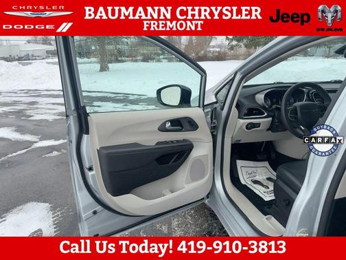 2024 Chrysler Pacifica Touring-L