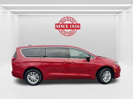 2026 Chrysler Pacifica Select AWD