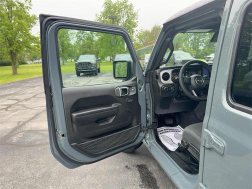 2025 Jeep Wrangler Sport