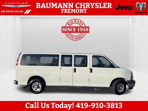 Summit White 2018 Chevrolet Express 3500 LT