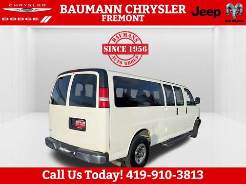 Summit White 2018 Chevrolet Express 3500 LT