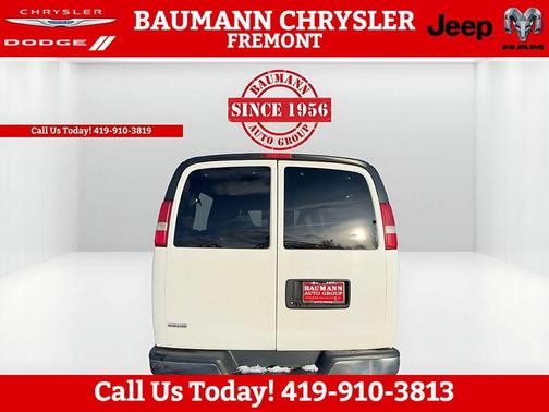 Summit White 2018 Chevrolet Express 3500 LT