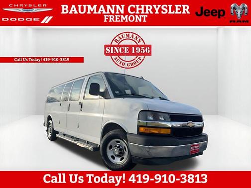 Summit White 2018 Chevrolet Express 3500 LT