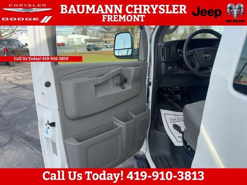 Summit White 2018 Chevrolet Express 3500 LT