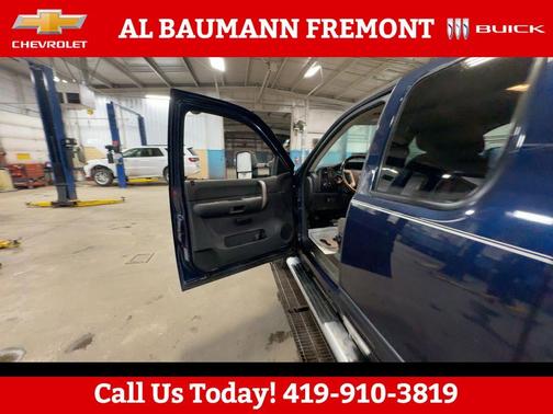 Midnight Blue Metallic 2009 GMC Sierra 2500 SLE