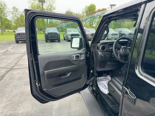 2025 Jeep Gladiator Sport