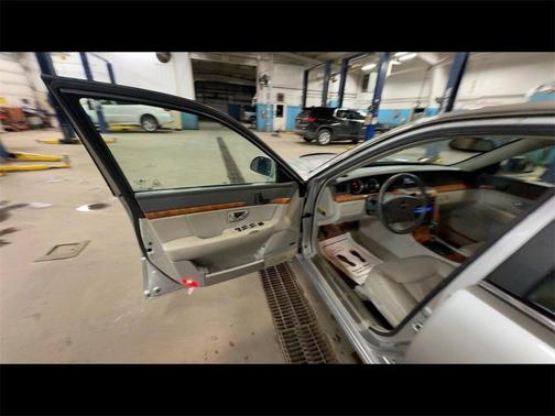 2005 Kia Amanti Base (A5)