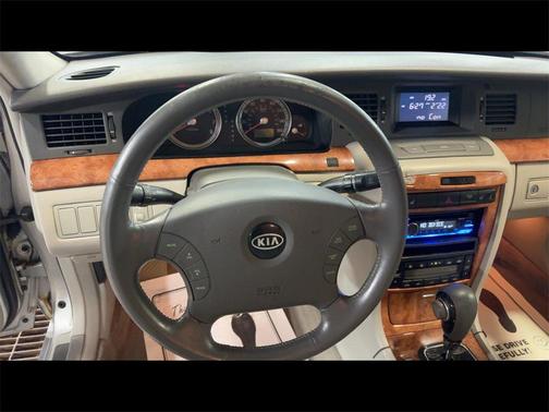 2005 Kia Amanti Base (A5)