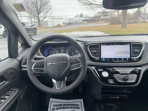 Diamond Black 2026 Chrysler Pacifica Select