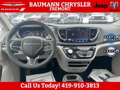 2023 Chrysler Pacifica Touring-L