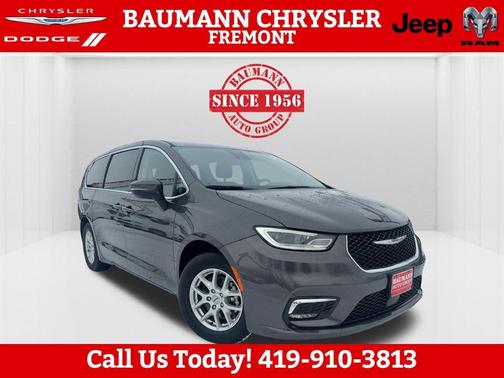 2023 Chrysler Pacifica Touring-L