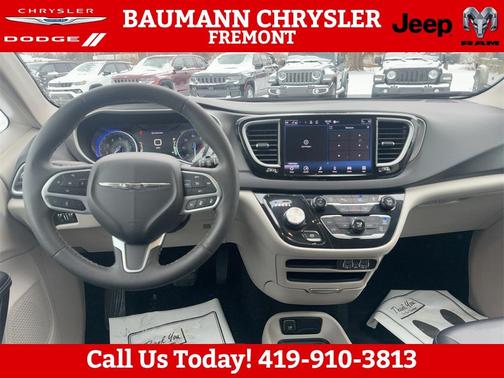 2023 Chrysler Pacifica Touring-L