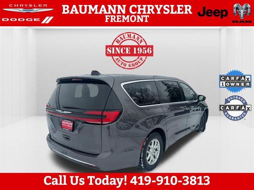 2023 Chrysler Pacifica Touring-L