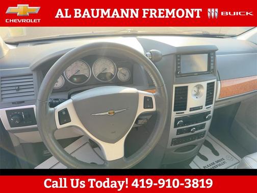 2008 Chrysler Town & Country Limited