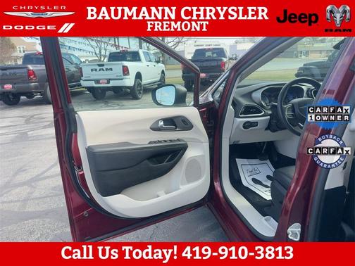 2023 Chrysler Pacifica Touring-L