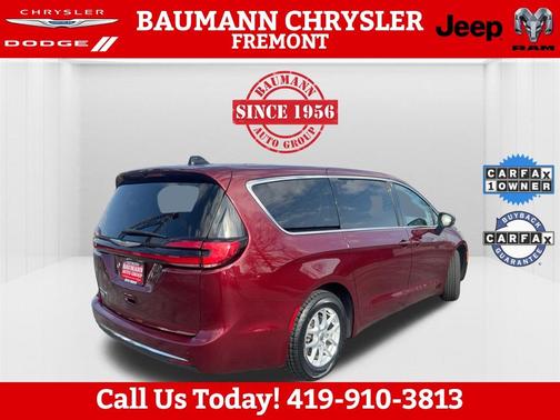 2023 Chrysler Pacifica Touring-L