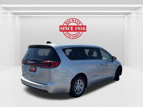 2023 Chrysler Pacifica Touring-L