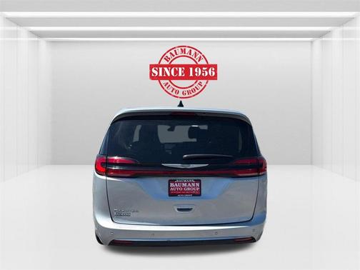 2023 Chrysler Pacifica Touring-L