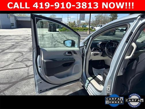 2023 Chrysler Pacifica Touring-L