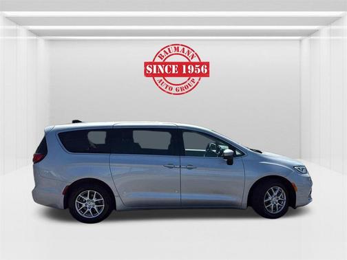 2023 Chrysler Pacifica Touring-L