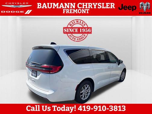 Bright White Clearcoat 2023 Chrysler Pacifica Touring-L