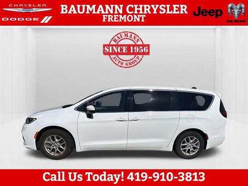 Bright White Clearcoat 2023 Chrysler Pacifica Touring-L