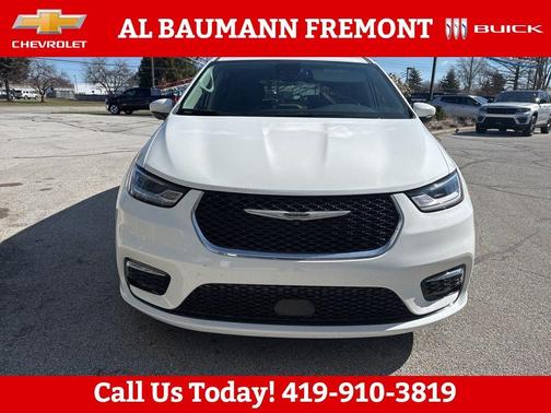 Bright White Clearcoat 2023 Chrysler Pacifica Touring-L