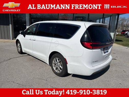 Bright White Clearcoat 2023 Chrysler Pacifica Touring-L