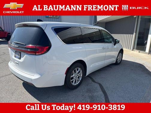Bright White Clearcoat 2023 Chrysler Pacifica Touring-L