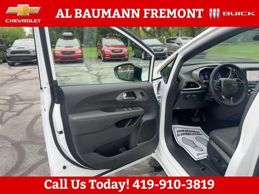 Bright White Clearcoat 2026 Chrysler Pacifica Select