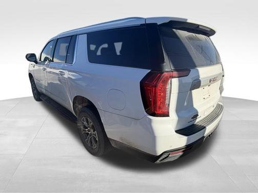 2023 GMC Yukon XL SLE