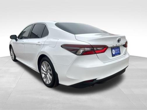2023 Toyota Camry Hybrid LE