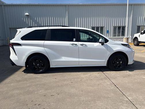 2026 Toyota Sienna Woodland Edition