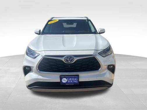 2022 Toyota Highlander Hybrid Platinum