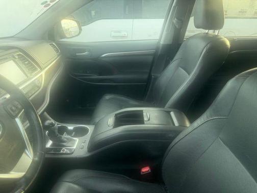 2016 Toyota Highlander Limited Platinum