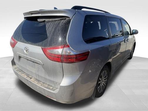 2020 Toyota Sienna XLE