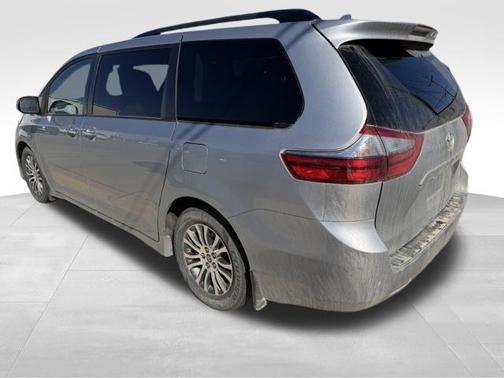 2020 Toyota Sienna XLE