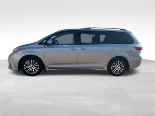 2020 Toyota Sienna XLE