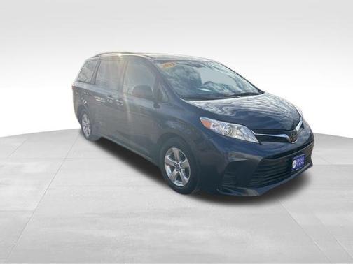 2019 Toyota Sienna LE