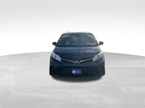 2019 Toyota Sienna LE