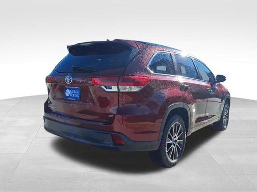 2017 Toyota Highlander SE