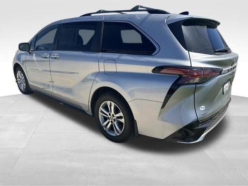 2023 Toyota Sienna XSE 7 Passenger