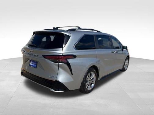 2023 Toyota Sienna XSE 7 Passenger