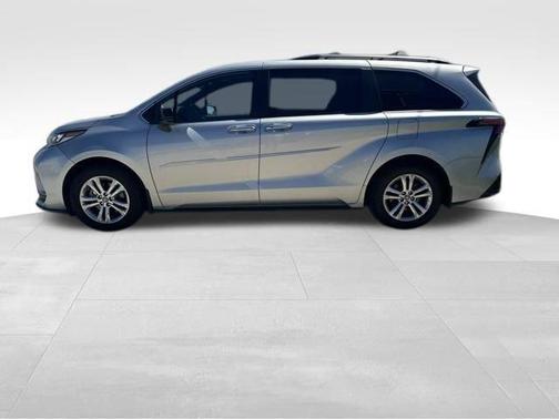 2023 Toyota Sienna XSE 7 Passenger