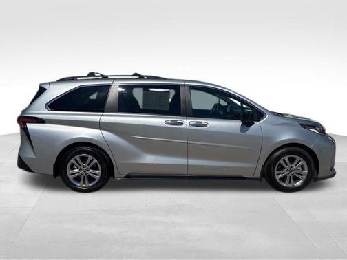 2023 Toyota Sienna XSE 7 Passenger