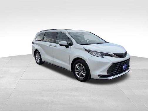 Wind Chill Pearl 2023 Toyota Sienna Limited