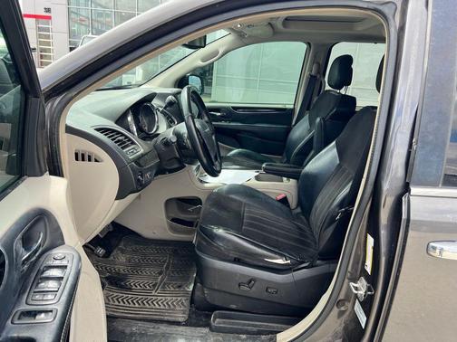 Granite Crystal Metallic Clearcoat 2015 Chrysler Town & Country Limited