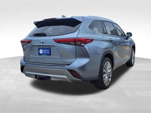 2022 Toyota Highlander Hybrid Limited
