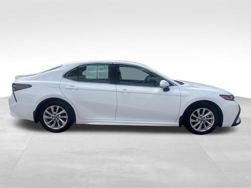 White 2024 Toyota Camry SE